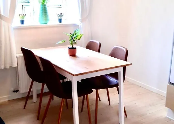 5 Minute Walk To Lego House - 50m2 With Garden / A Unit 펜션