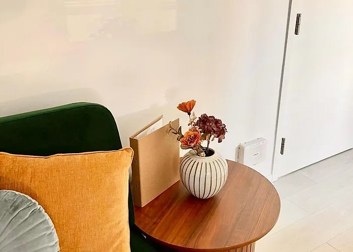 5 Minute Walk To Lego House - 50m2 With Garden / A Unit 펜션